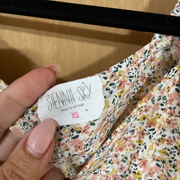 #40- SIENNA SKY- peasant top - Picture 3 of 3